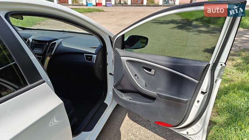 Хэтчбек Hyundai i30 2012 в Кривом Роге