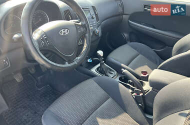 Хэтчбек Hyundai i30 2009 в 