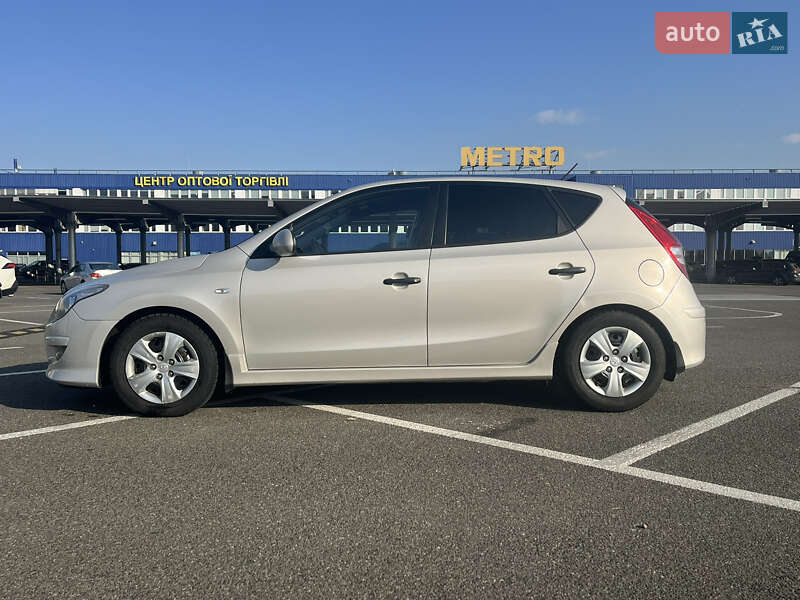 Хэтчбек Hyundai i30 2011 в Киеве