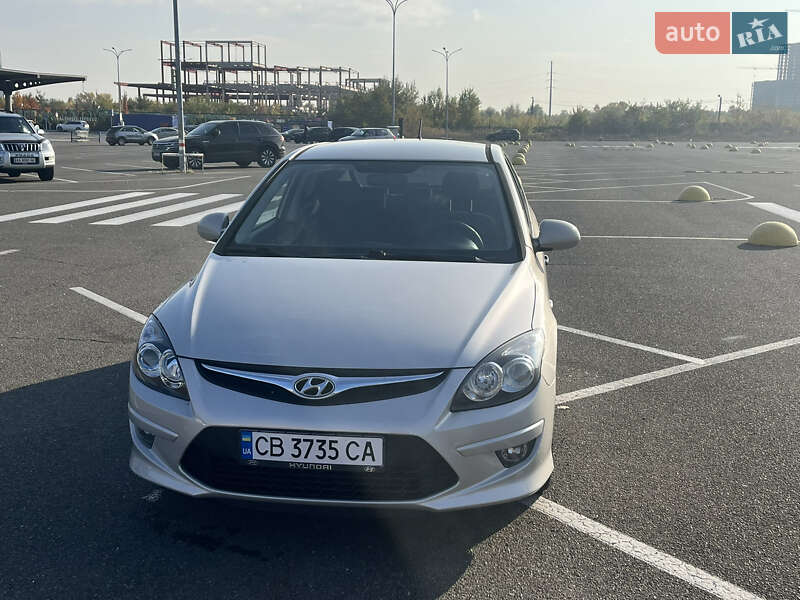 Хэтчбек Hyundai i30 2011 в Киеве