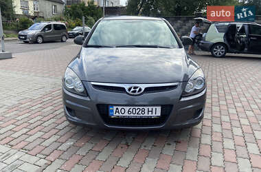 Хэтчбек Hyundai i30 2009 в 