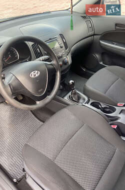 Хэтчбек Hyundai i30 2009 в 