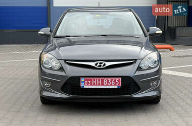Хэтчбек Hyundai i30 2011 в 