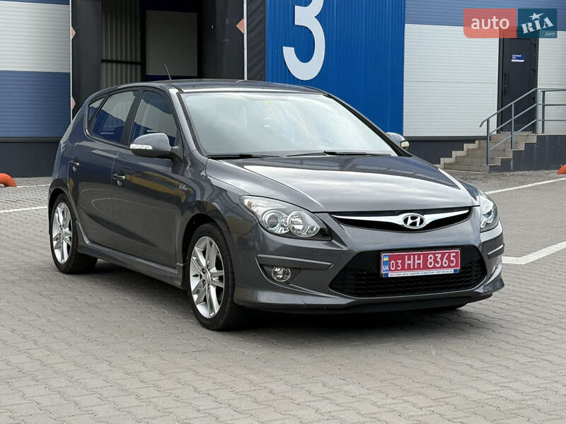 Хетчбек Hyundai i30 2011 в Рівному