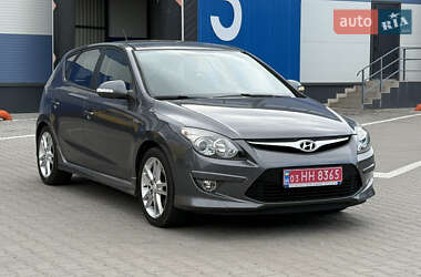 Хэтчбек Hyundai i30 2011 в 