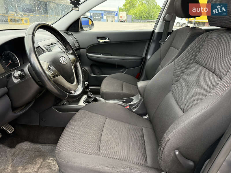 Хетчбек Hyundai i30 2011 в Рівному