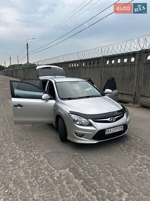 Хэтчбек Hyundai i30 2011 в Киеве