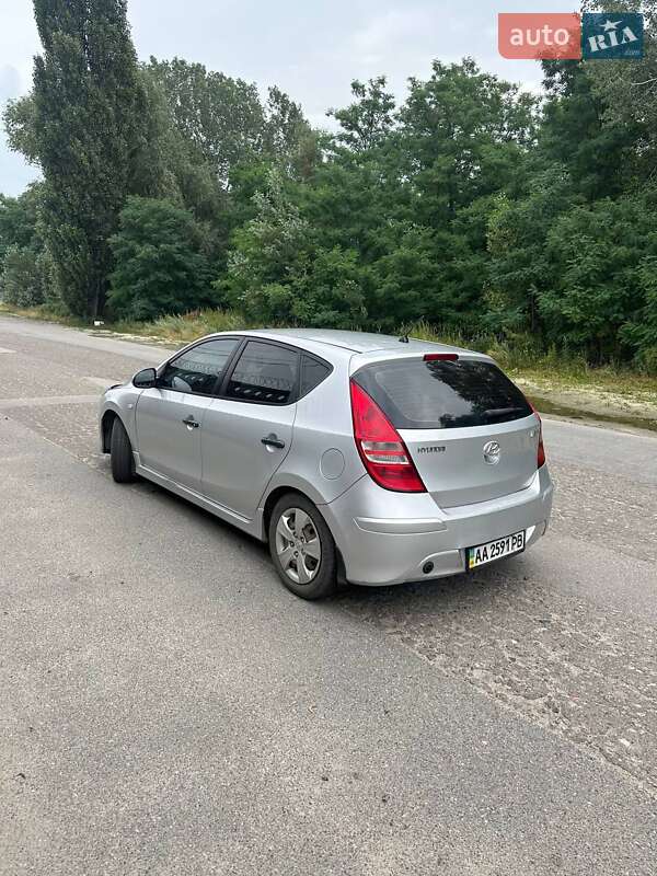 Хэтчбек Hyundai i30 2011 в Киеве
