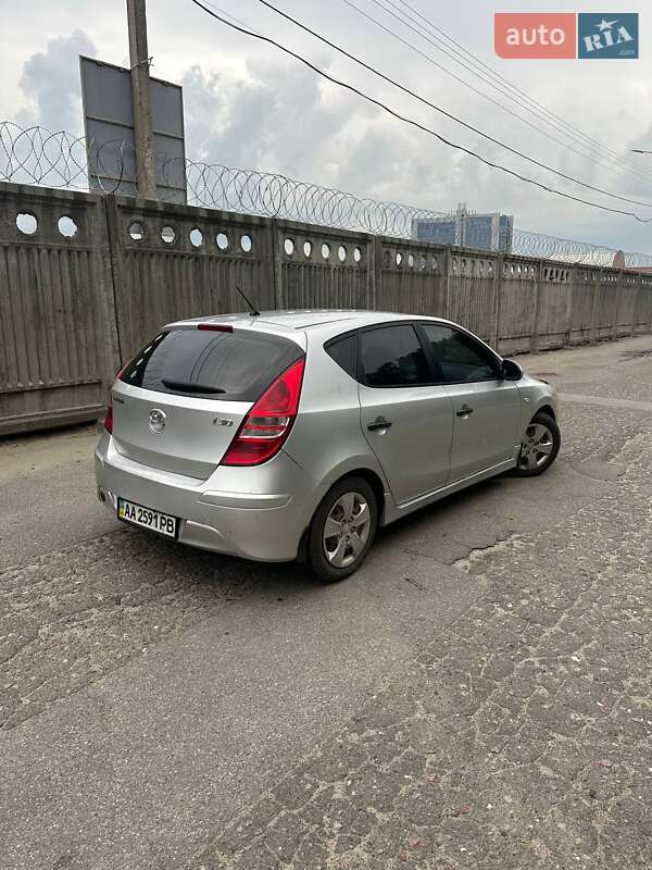 Хэтчбек Hyundai i30 2011 в Киеве
