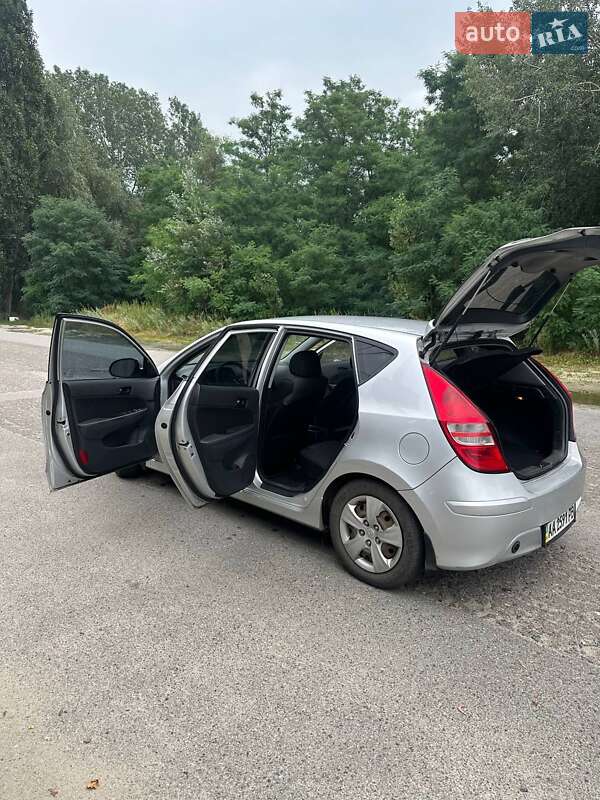 Хэтчбек Hyundai i30 2011 в Киеве