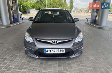 Хэтчбек Hyundai i30 2011 в 