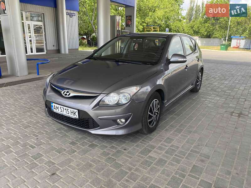 Хэтчбек Hyundai i30 2011 в 