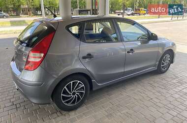Хэтчбек Hyundai i30 2011 в 