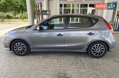 Хэтчбек Hyundai i30 2011 в 