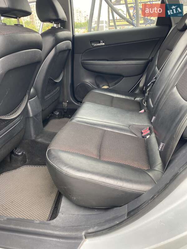 Универсал Hyundai i30 2010 в Тернополе