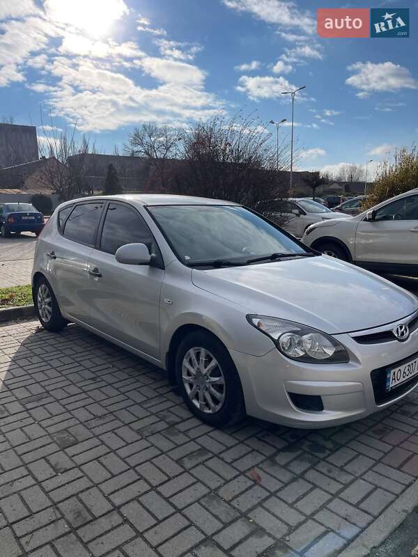 Хэтчбек Hyundai i30 2009 в Ужгороде