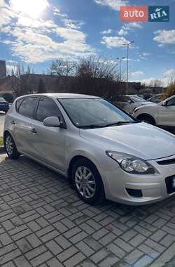 Хэтчбек Hyundai i30 2009 в 