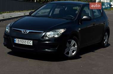 Хэтчбек Hyundai i30 2010 в Чернигове