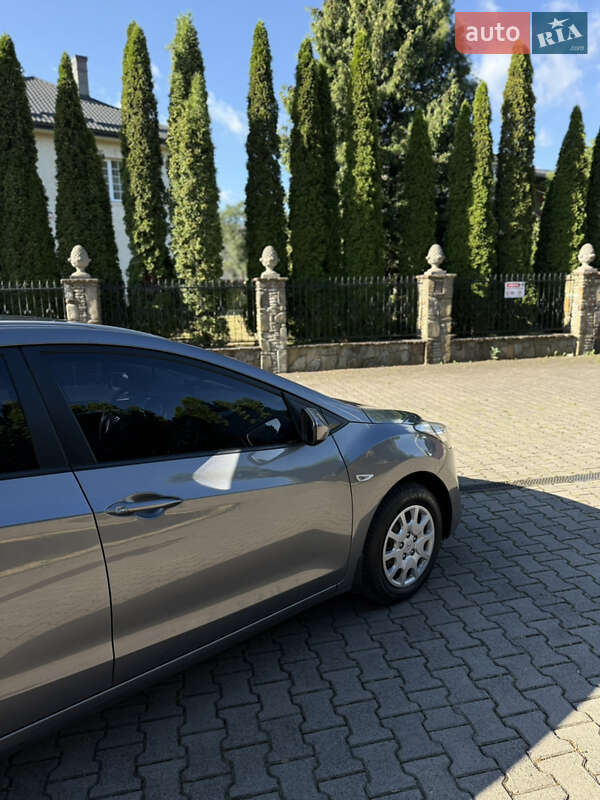 Универсал Hyundai i30 2013 в Надворной