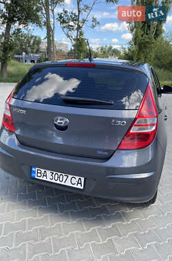 Хэтчбек Hyundai i30 2009 в 