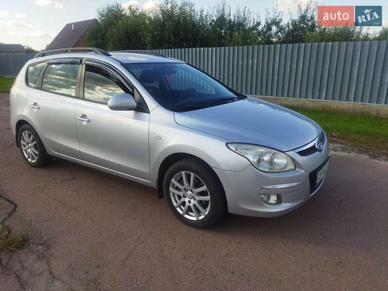 Универсал Hyundai i30 2008 в Семеновке