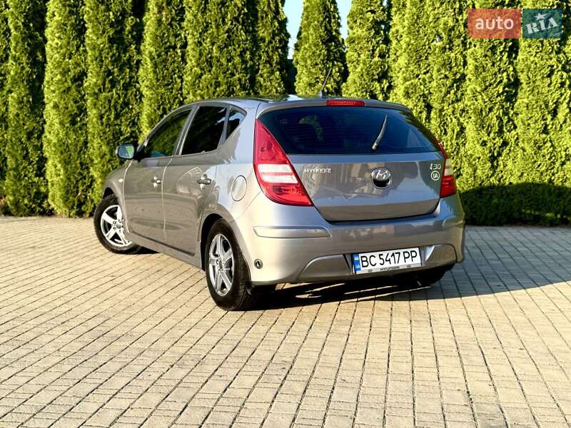 Хэтчбек Hyundai i30 2011 в Самборе