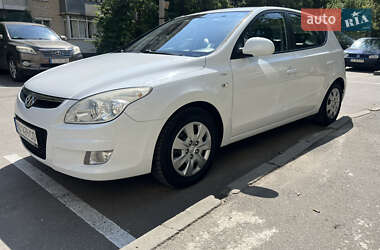 Хэтчбек Hyundai i30 2009 в 