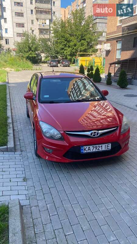 Хэтчбек Hyundai i30 2010 в Житомире