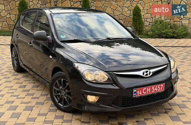 Хэтчбек Hyundai i30 2011 в Могилев-Подольске