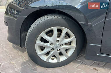 Хэтчбек Hyundai i30 2010 в 