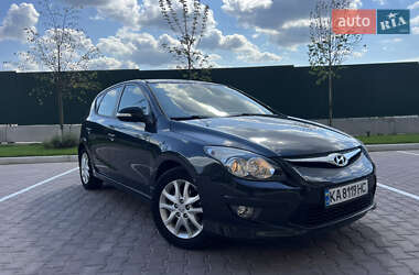 Хэтчбек Hyundai i30 2010 в 