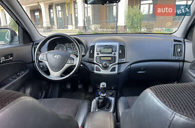 Хэтчбек Hyundai i30 2010 в 