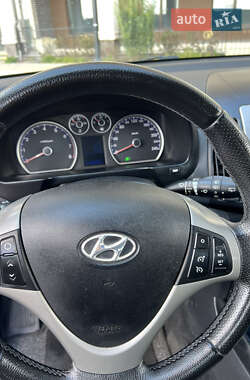 Хэтчбек Hyundai i30 2010 в 