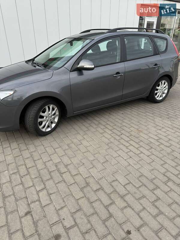 Универсал Hyundai i30 2010 в Житомире