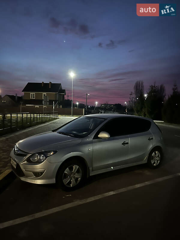Хэтчбек Hyundai i30 2010 в Одессе