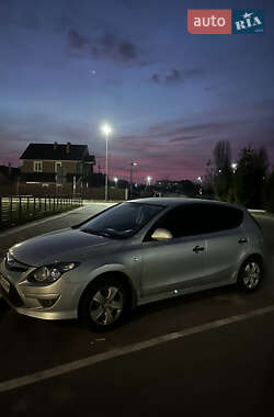 Хэтчбек Hyundai i30 2010 в 