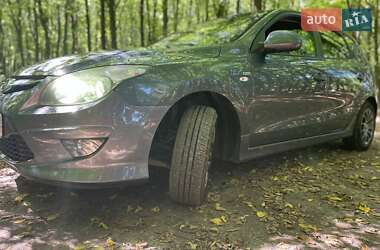 Хэтчбек Hyundai i30 2011 в 