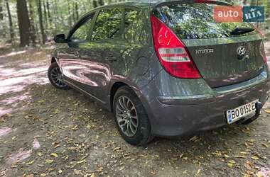 Хэтчбек Hyundai i30 2011 в 
