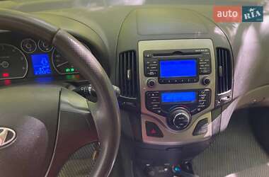 Хэтчбек Hyundai i30 2011 в 