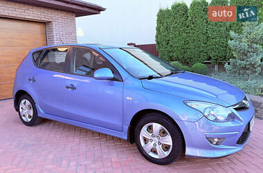 Хэтчбек Hyundai i30 2010 в 