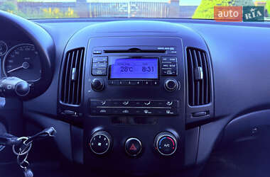 Хэтчбек Hyundai i30 2010 в 