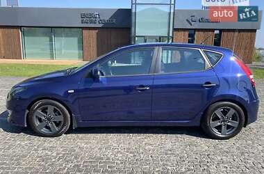 Хэтчбек Hyundai i30 2011 в 