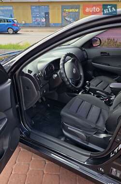 Хэтчбек Hyundai i30 2011 в 