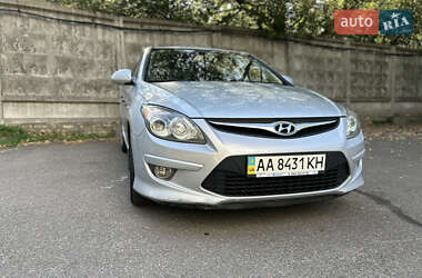 Хэтчбек Hyundai i30 2011 в 