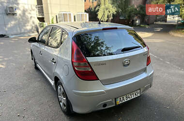 Хэтчбек Hyundai i30 2011 в 