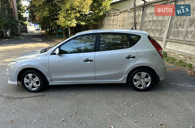 Хэтчбек Hyundai i30 2011 в 