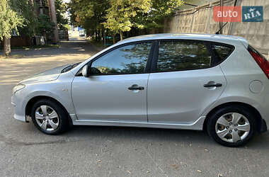 Хэтчбек Hyundai i30 2011 в 