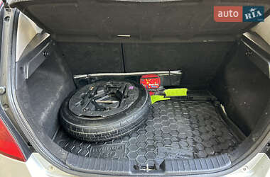 Хэтчбек Hyundai i30 2011 в 