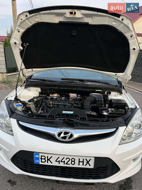 Універсал Hyundai i30 2012 в Дубні