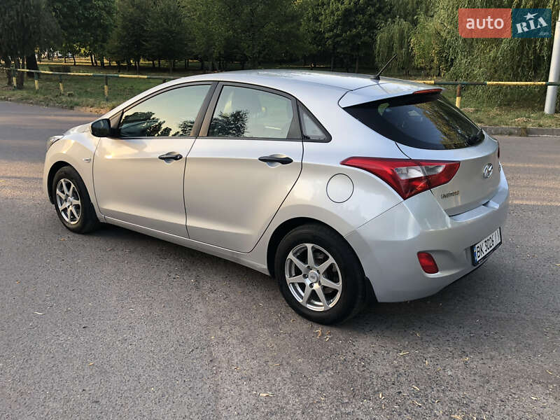 Хэтчбек Hyundai i30 2013 в Ровно